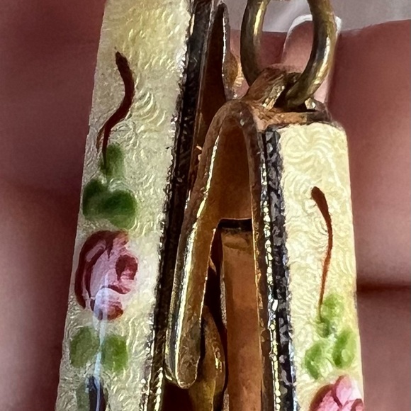 Floral Hand Painted Vintage Clothing Clips with Chain - Picture 3 of 5